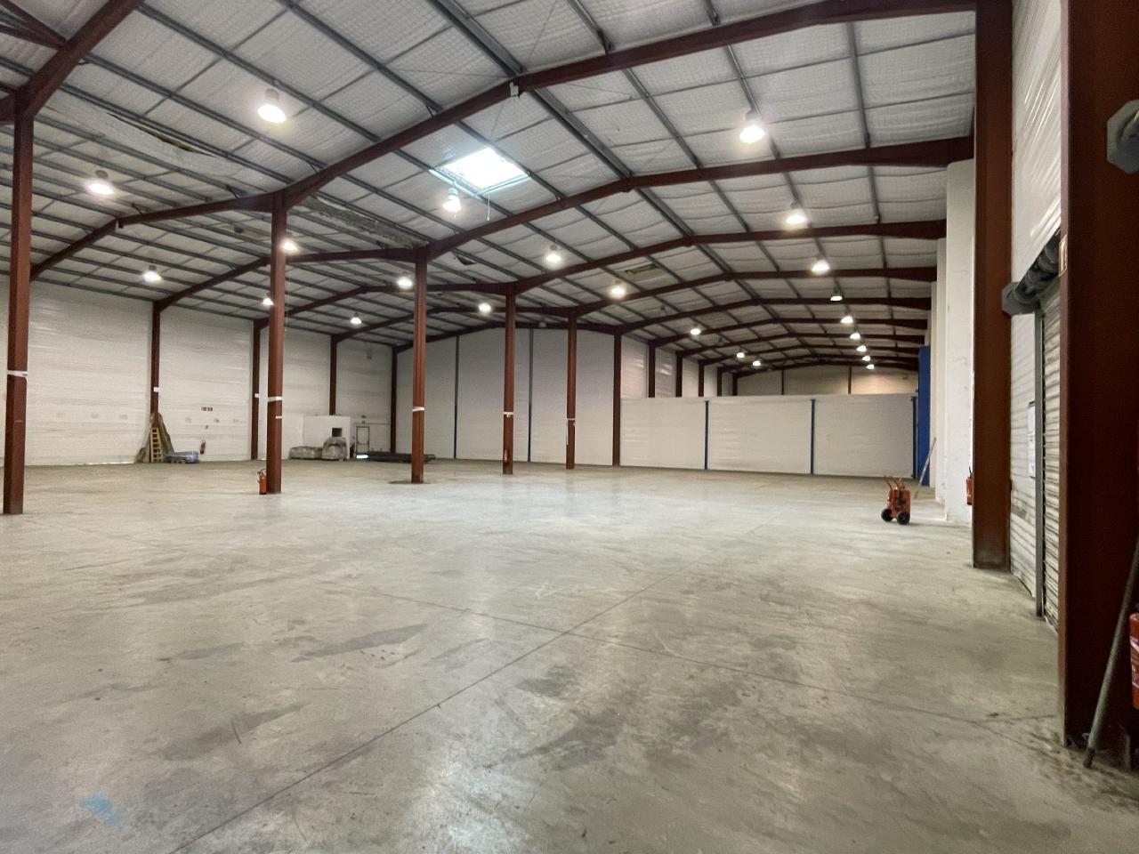 Local d'activité Saint-Médard-d'Eyrans 3280m² Location local d'activité Saint-Médard-d'Eyrans Gironde OLACT2316440 4